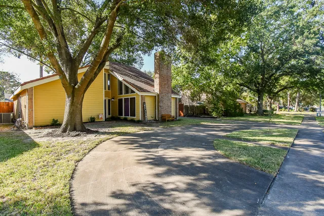 $250,000 | 6023 Elkwood Forest Drive, Houston, TX 77088