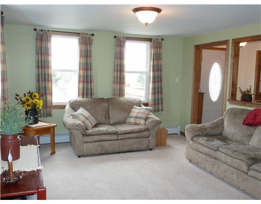 466 River Road Orrington, ME 04474 - Photo 7 of 25 Living Room.