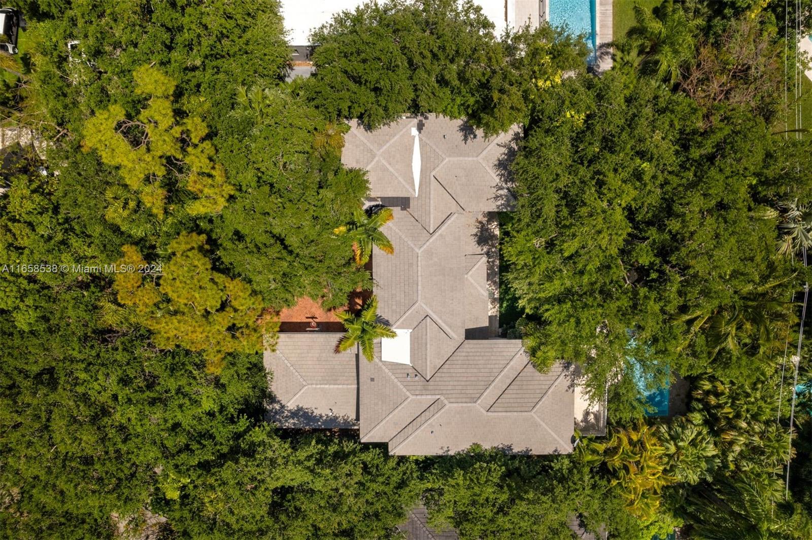 4050 Battersea Road Coconut Grove, FL 33133 - Photo 39 of 40 an aerial view of a house with a yard