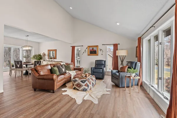 $784,000 | 3617 Tanglewood Court, Eagan, MN 55123