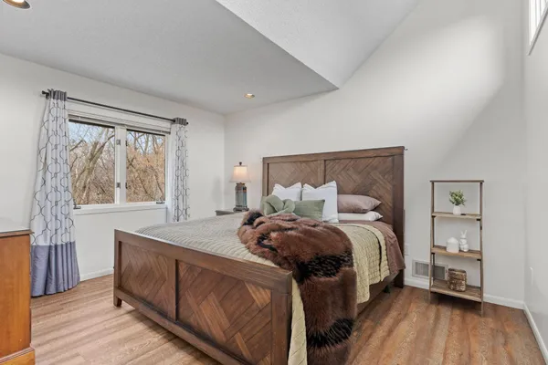 $784,000 | 3617 Tanglewood Court, Eagan, MN 55123