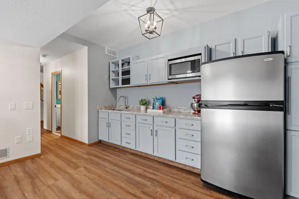 $784,000 | 3617 Tanglewood Court, Eagan, MN 55123