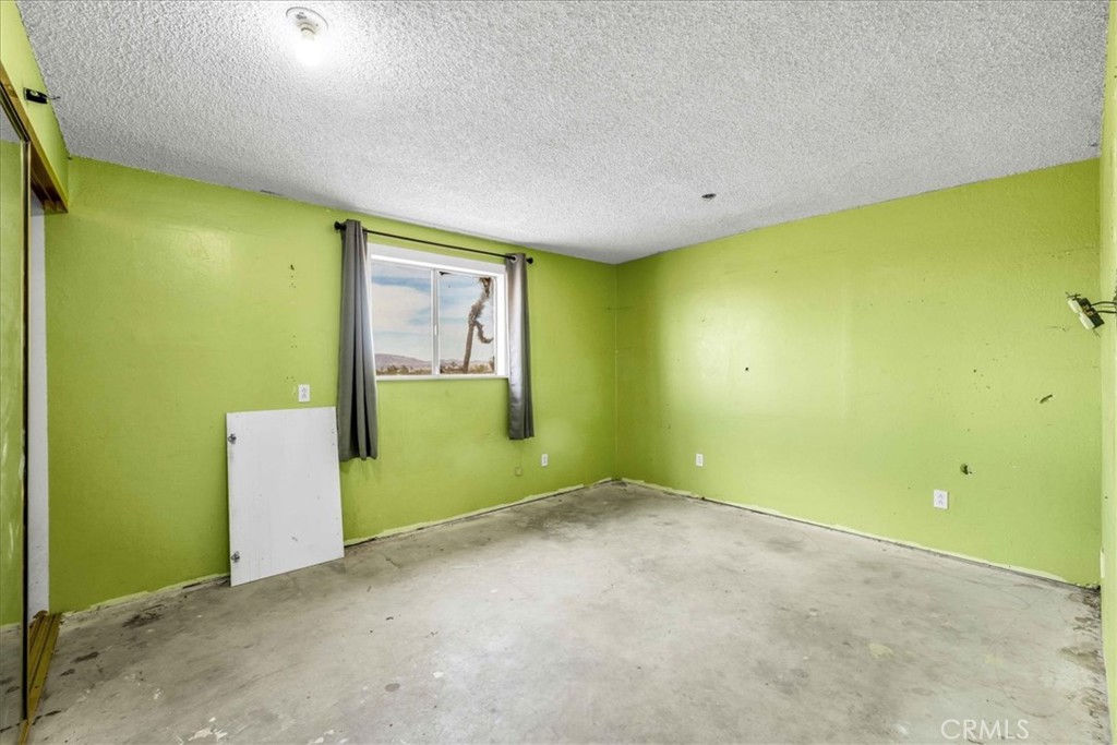 59724 Stearman Road Landers, CA 92285 - Photo 14 of 38 an empty room with windows