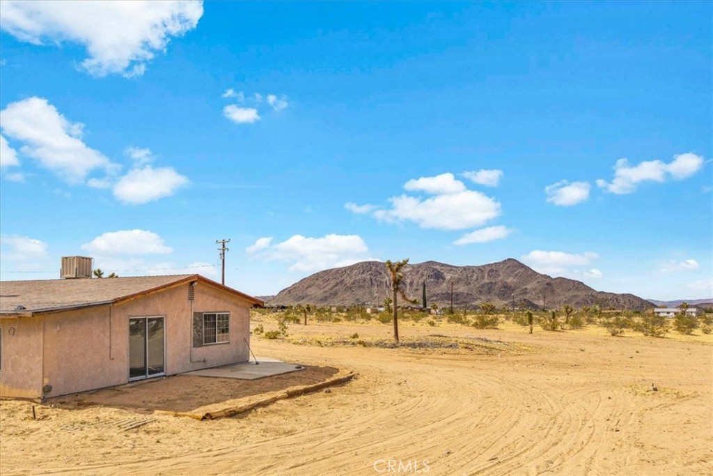 59724 Stearman Road Landers, CA 92285 - Photo 30 of 38 a view of a house with a yard