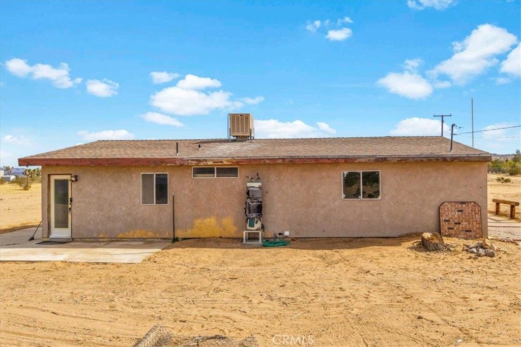 59724 Stearman Road Landers, CA 92285 - Photo 35 of 38 a house view with a backyard space
