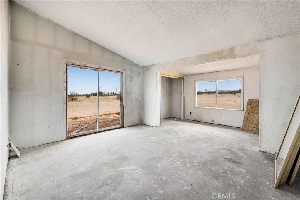 59724 Stearman Road Landers, CA 92285 - Photo 4 of 38 an empty room with windows