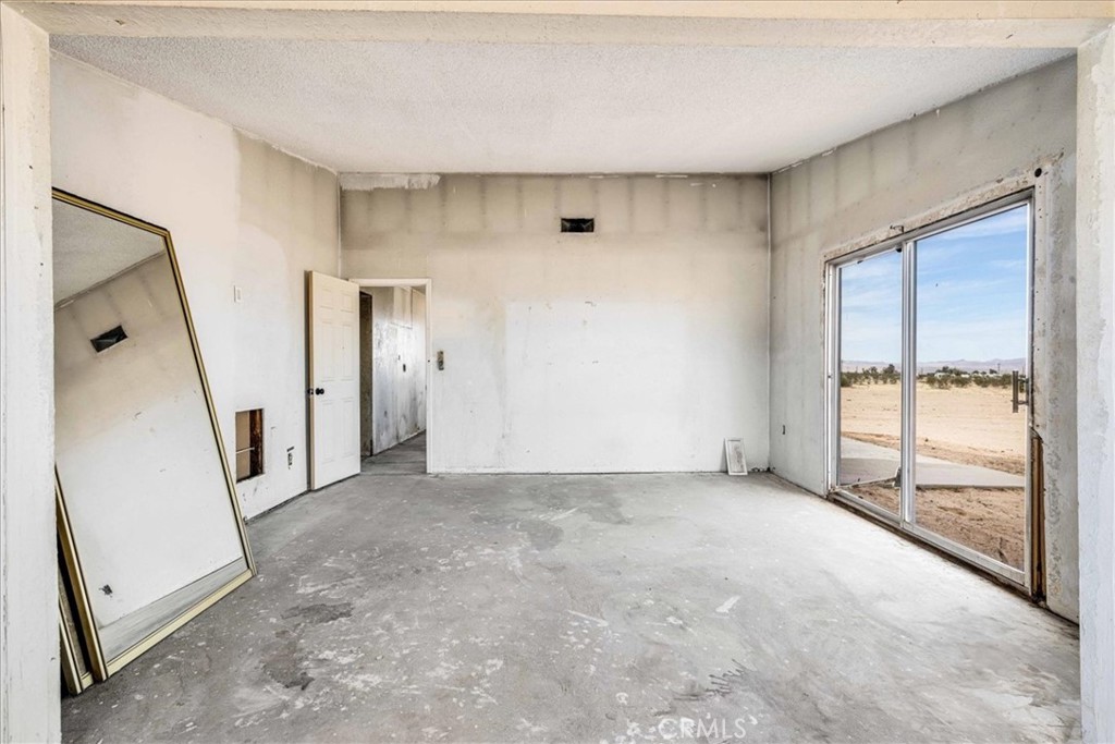 59724 Stearman Road Landers, CA 92285 - Photo 6 of 38 an empty room with windows