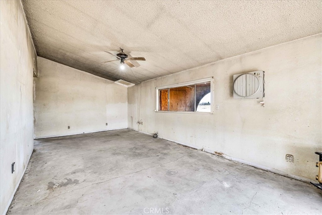 59724 Stearman Road Landers, CA 92285 - Photo 8 of 38 a view of an empty room