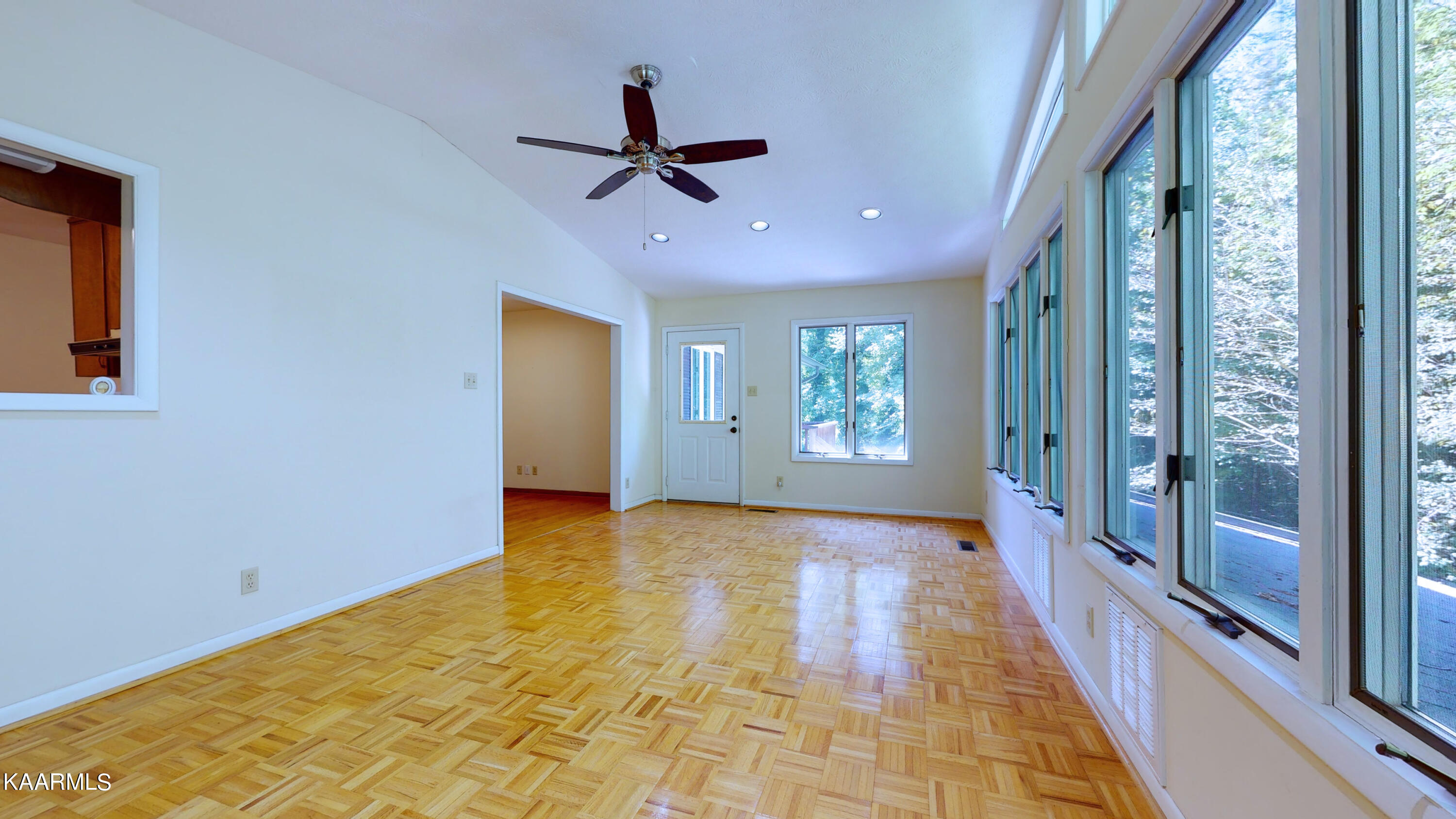 105 Netherlands Road Oak Ridge, TN 37830 - Photo 15 of 32 105-15