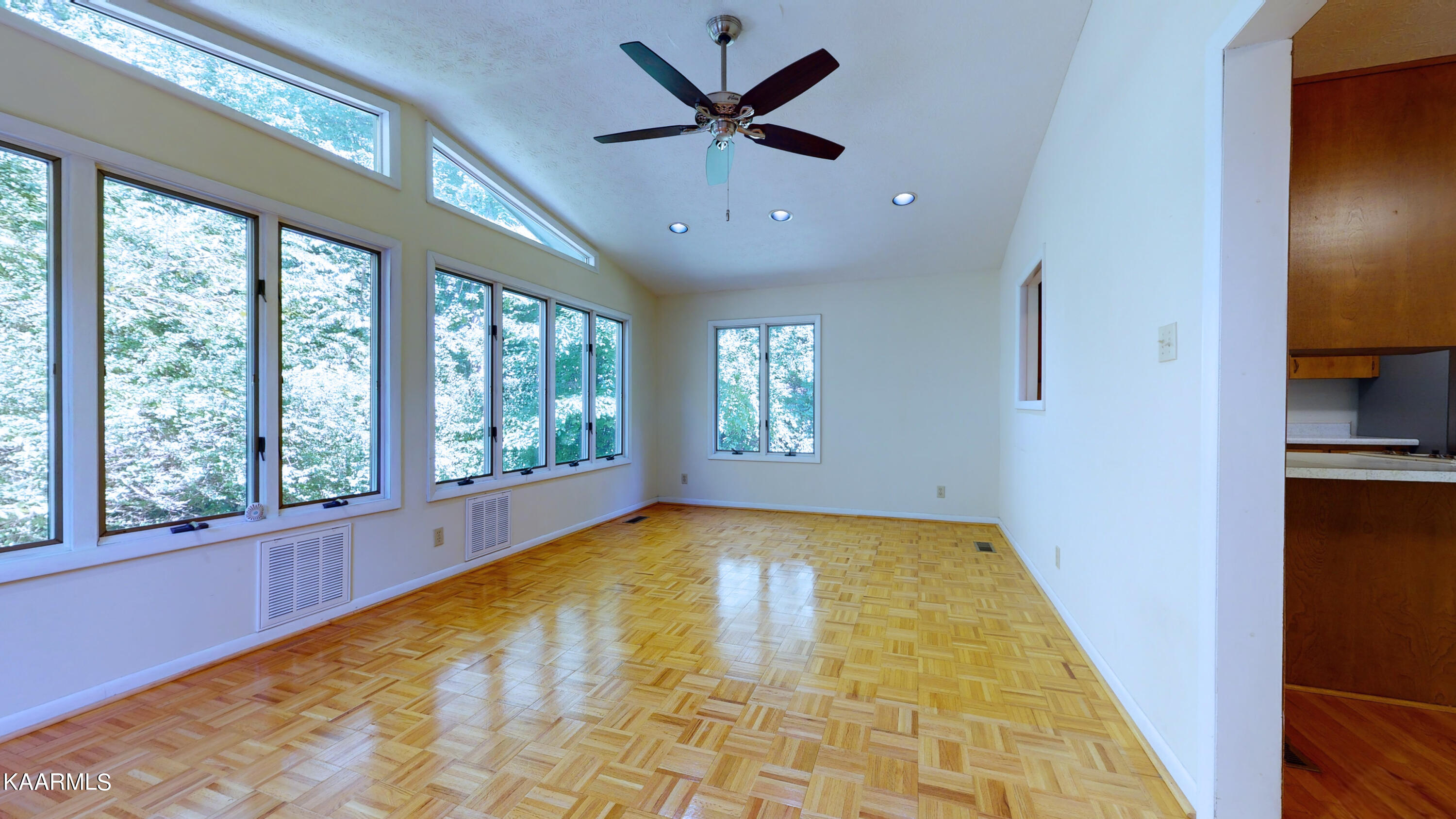 105 Netherlands Road Oak Ridge, TN 37830 - Photo 16 of 32 105-16