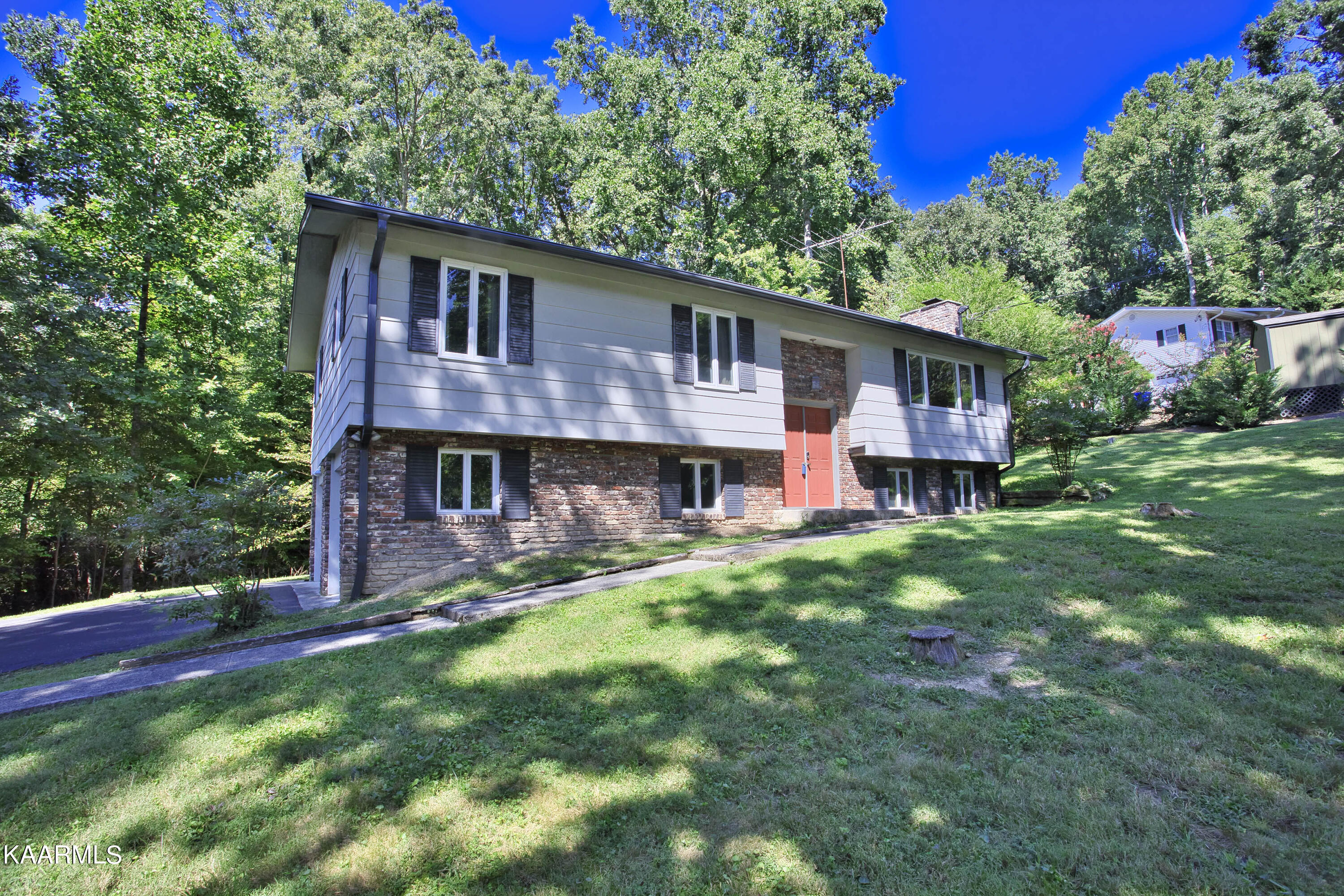 105 Netherlands Road Oak Ridge, TN 37830 - Photo 2 of 32 105-2