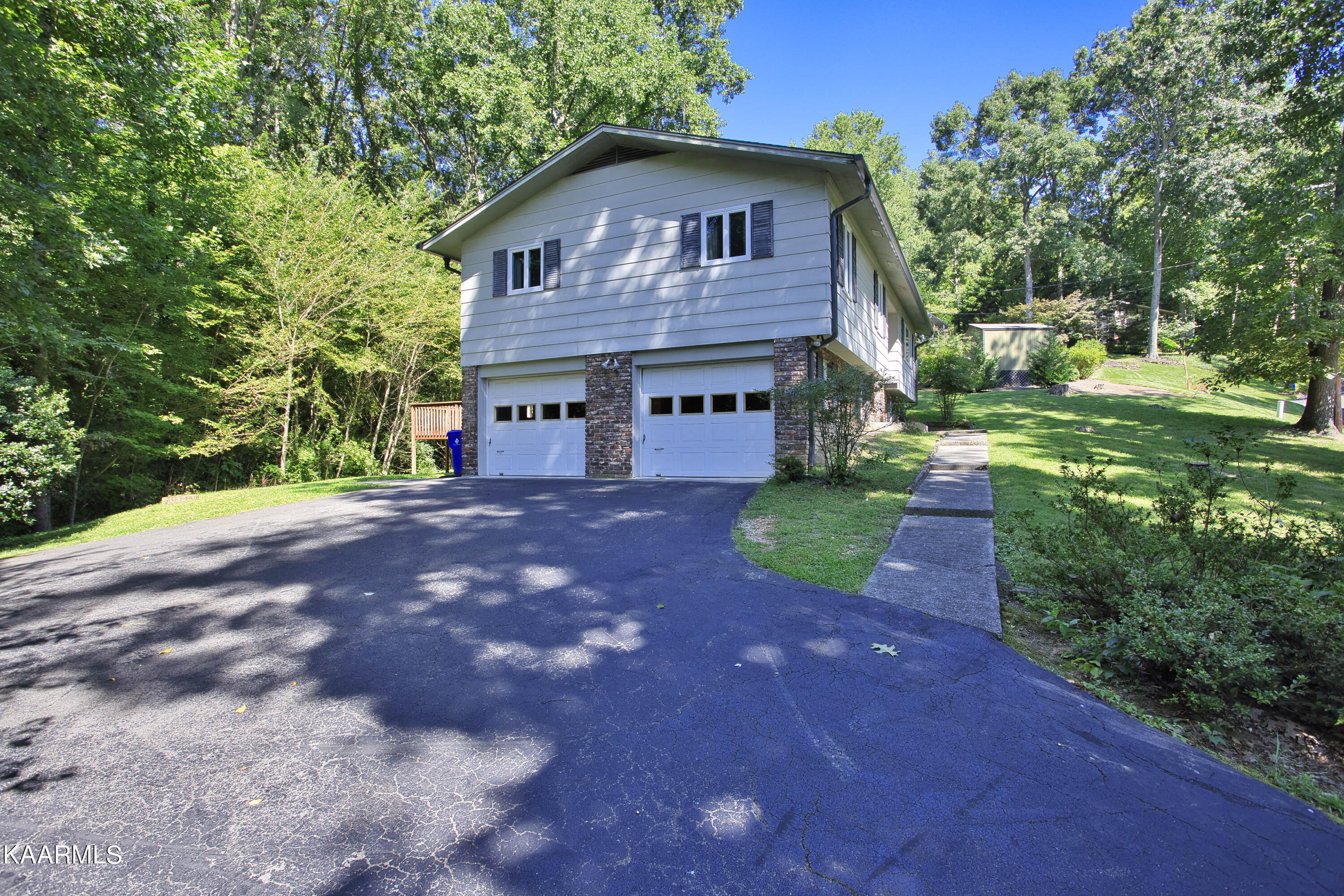 105 Netherlands Road Oak Ridge, TN 37830 - Photo 3 of 32 105-3