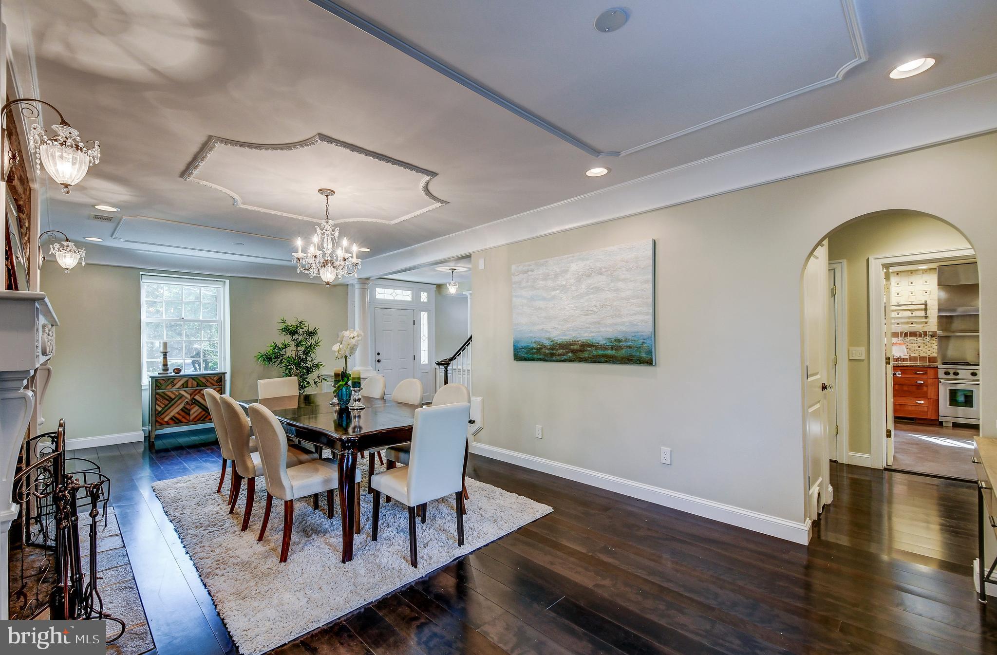 216 St Dunstans Road Baltimore, MD 21212 - Photo 12 of 47 Sparkling chandelier & recessed lighting