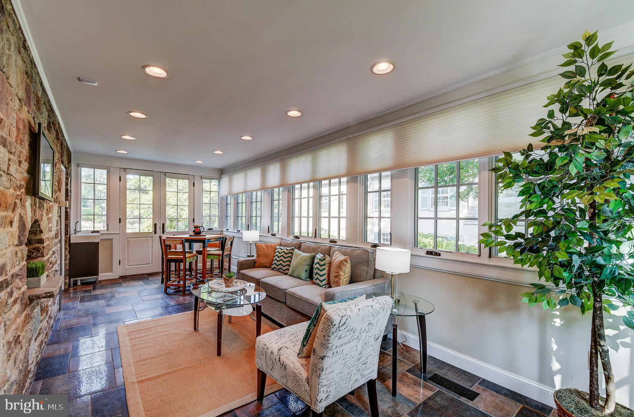 216 St Dunstans Road Baltimore, MD 21212 - Photo 16 of 47 Sunlit