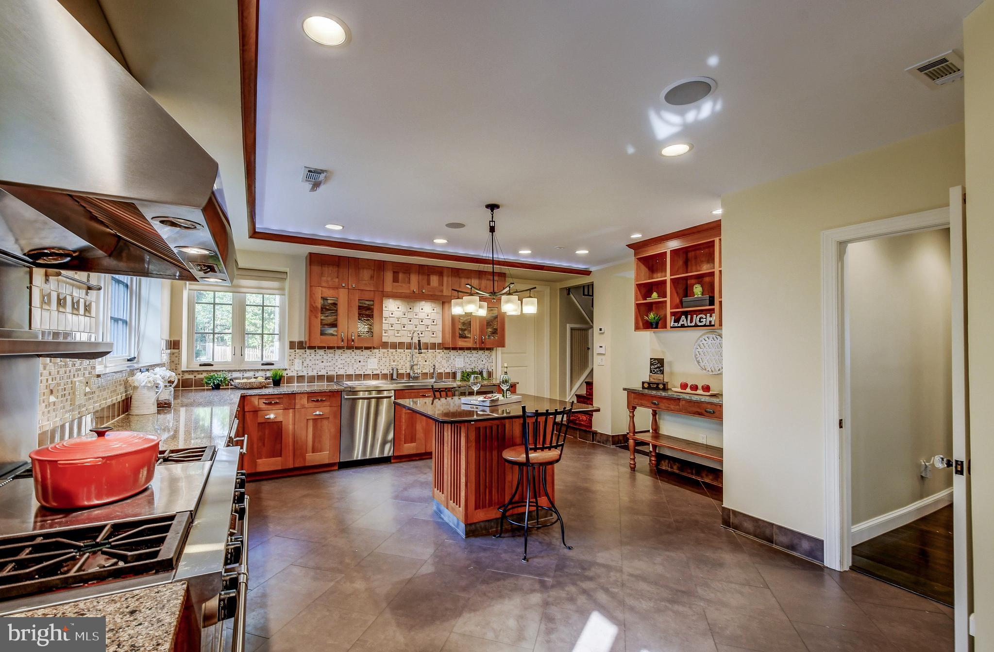 216 St Dunstans Road Baltimore, MD 21212 - Photo 18 of 47 Loads of counter space