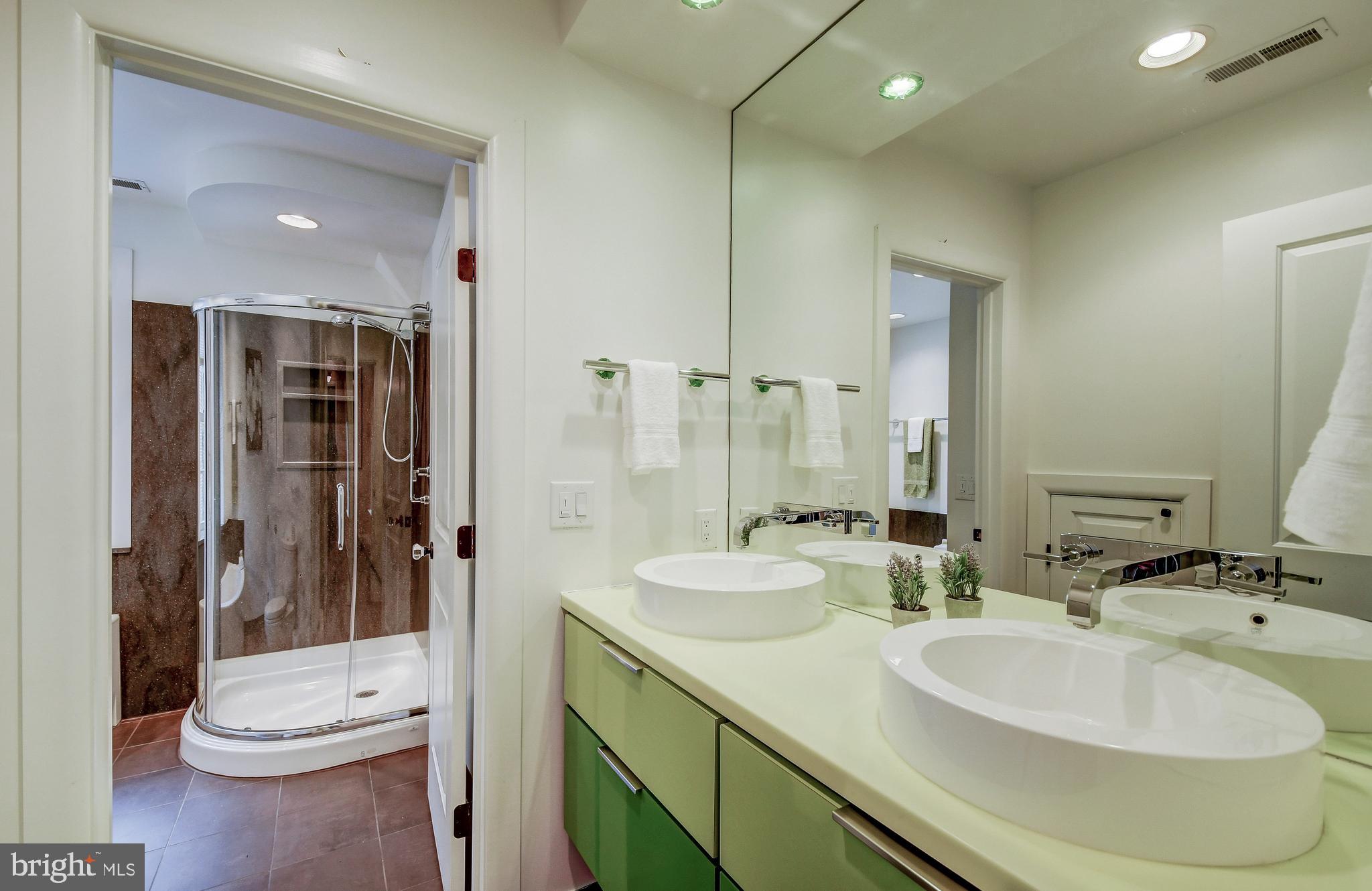 216 St Dunstans Road Baltimore, MD 21212 - Photo 37 of 47 Separate vanity area