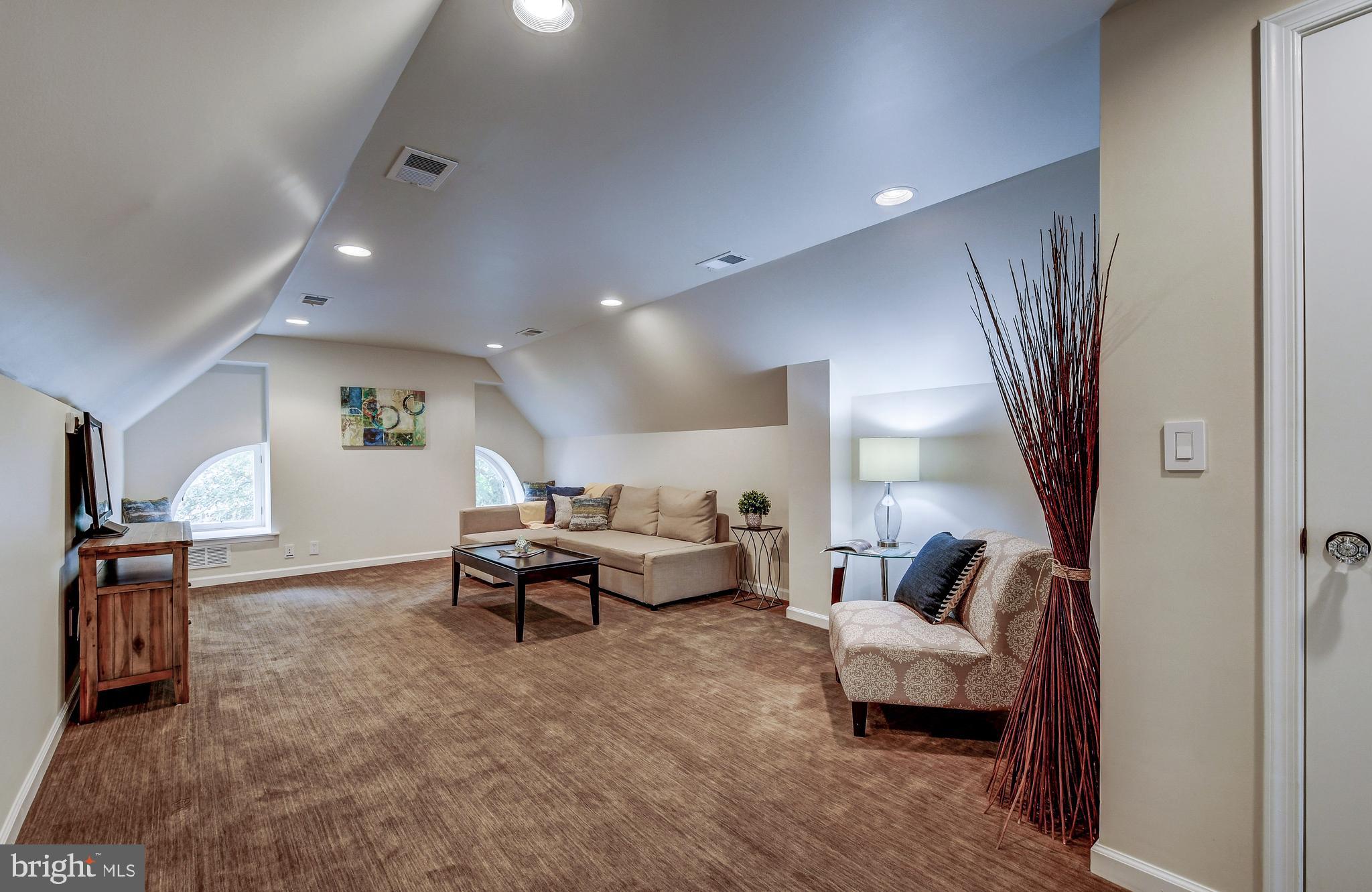 216 St Dunstans Road Baltimore, MD 21212 - Photo 39 of 47 Upper level bedroom