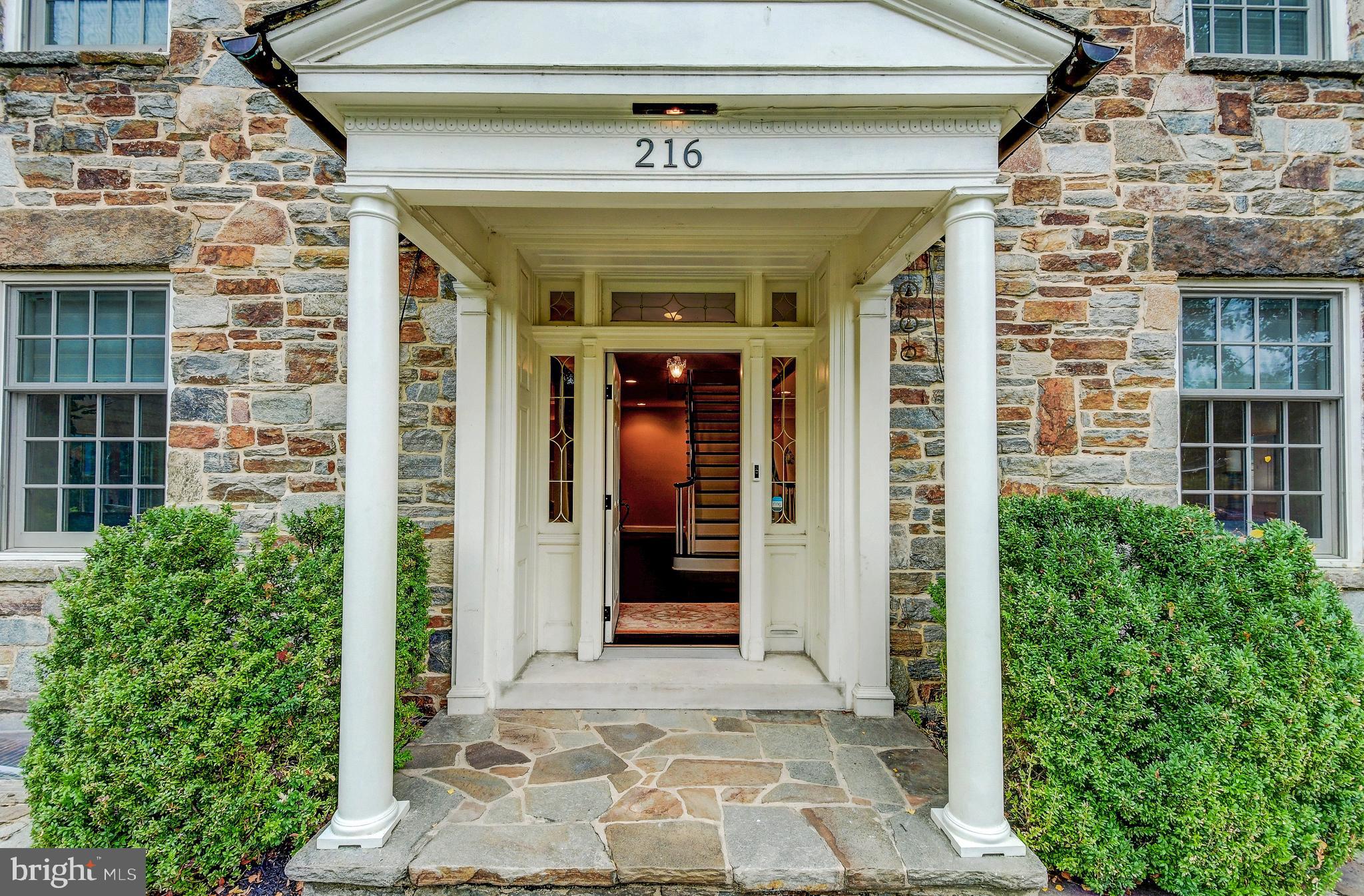 216 St Dunstans Road Baltimore, MD 21212 - Photo 5 of 47 Inviting and grand entryway