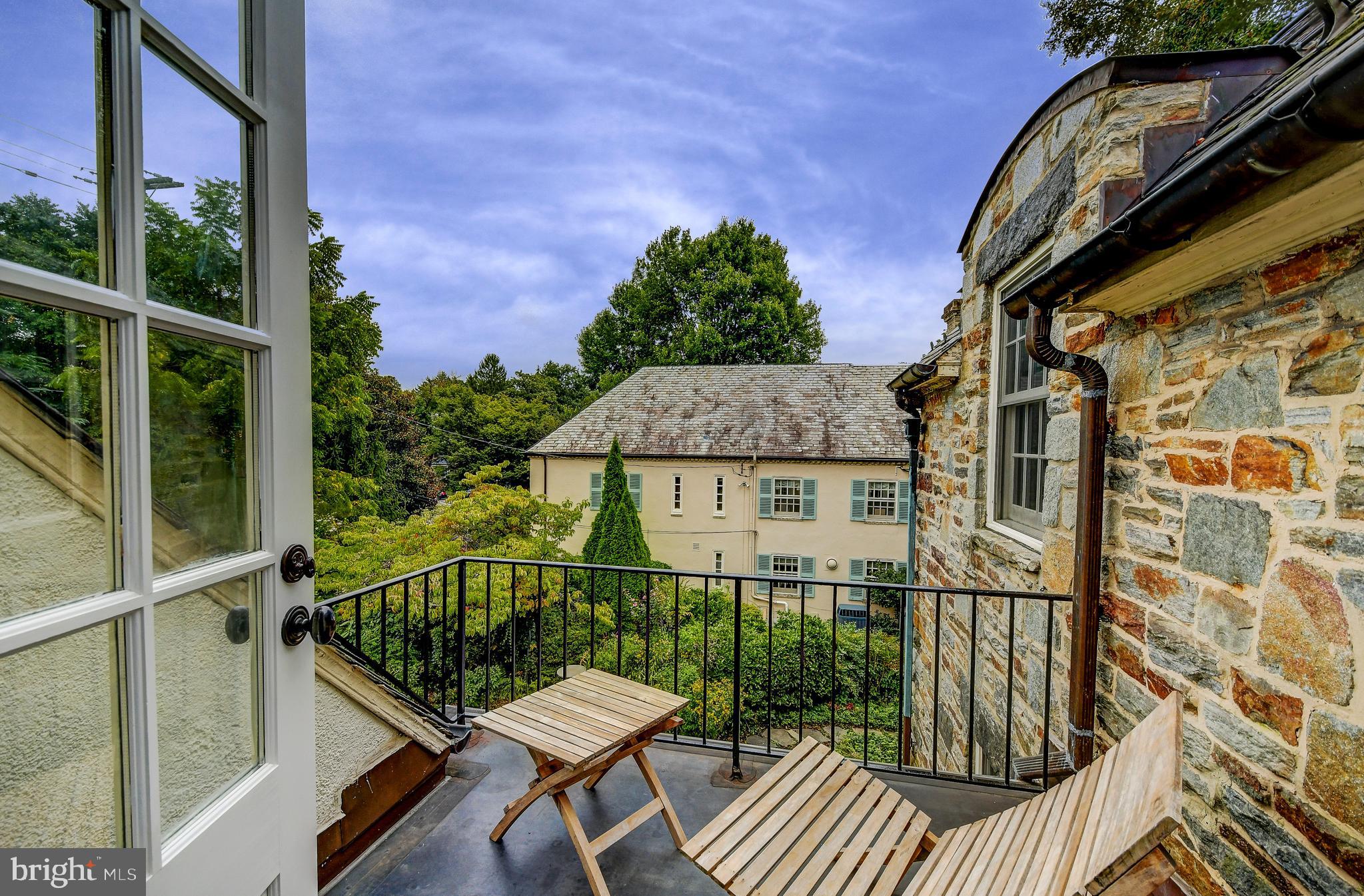 216 St Dunstans Road Baltimore, MD 21212 - Photo 43 of 47 Hall deck