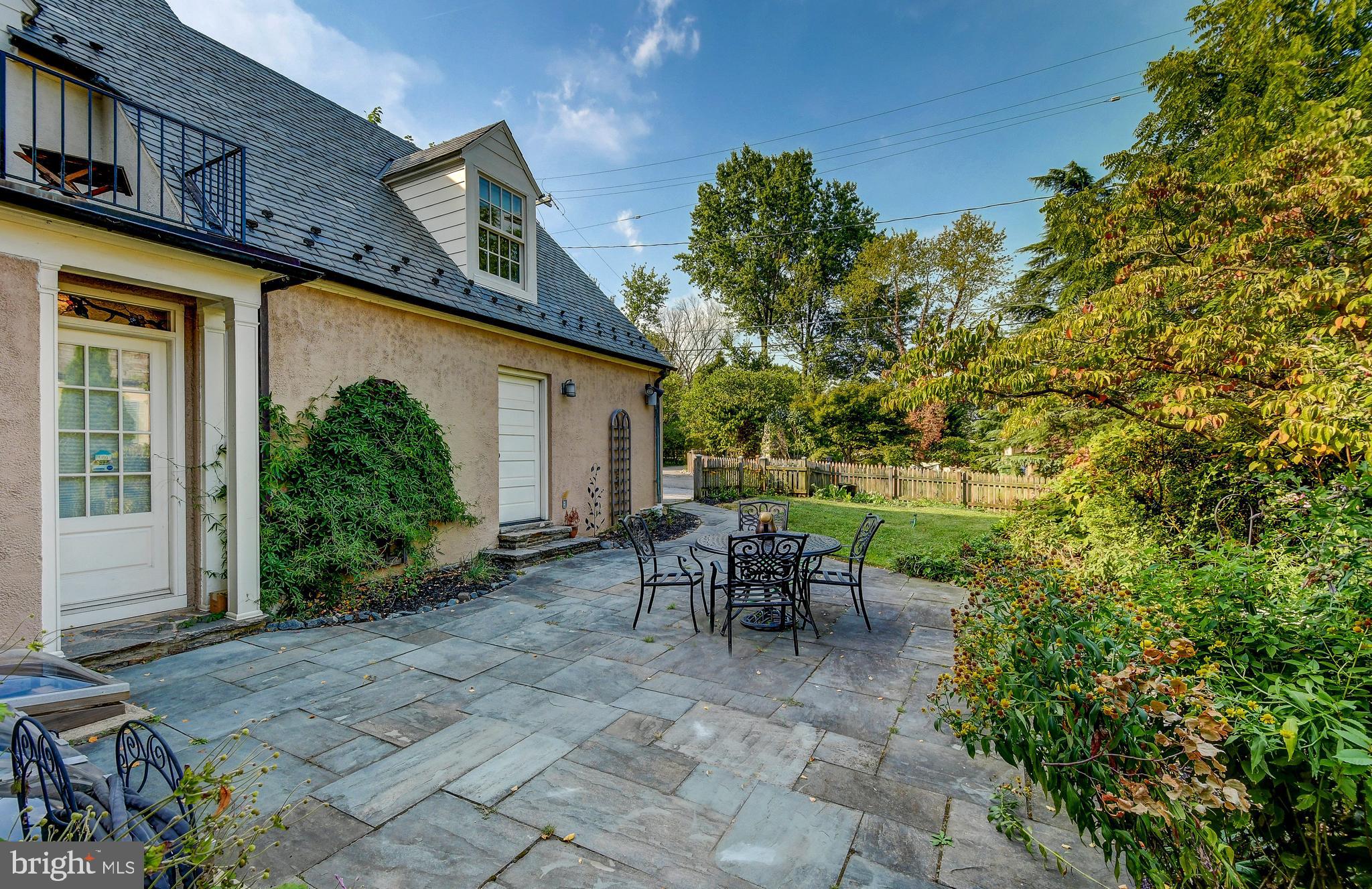 216 St Dunstans Road Baltimore, MD 21212 - Photo 45 of 47 Mature landscaping