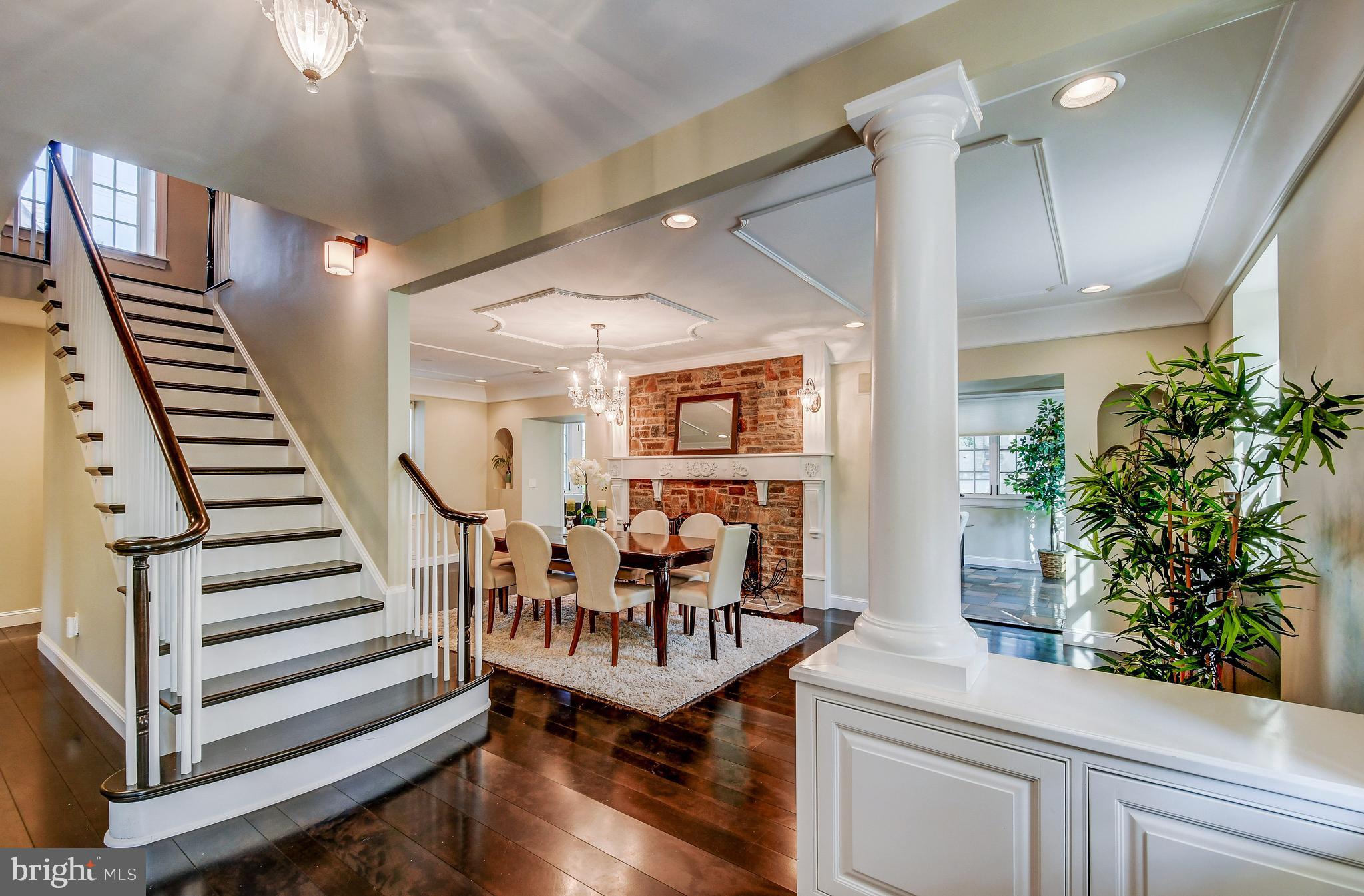 216 St Dunstans Road Baltimore, MD 21212 - Photo 9 of 47 Gorgeous moldings