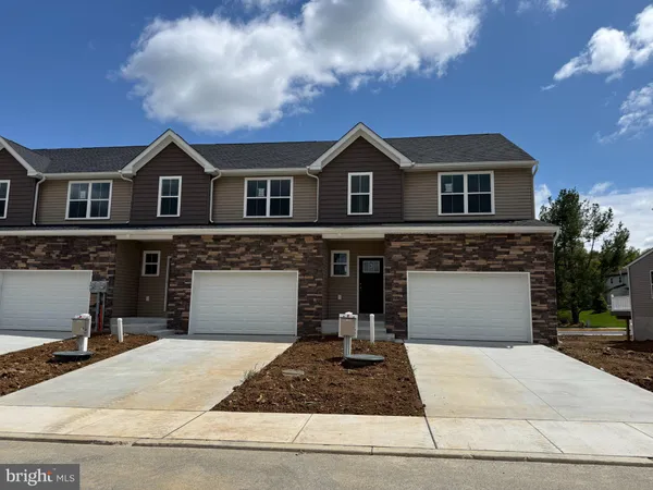 $355,000 | 221 Lucille Way, Fleetwood, PA 19522