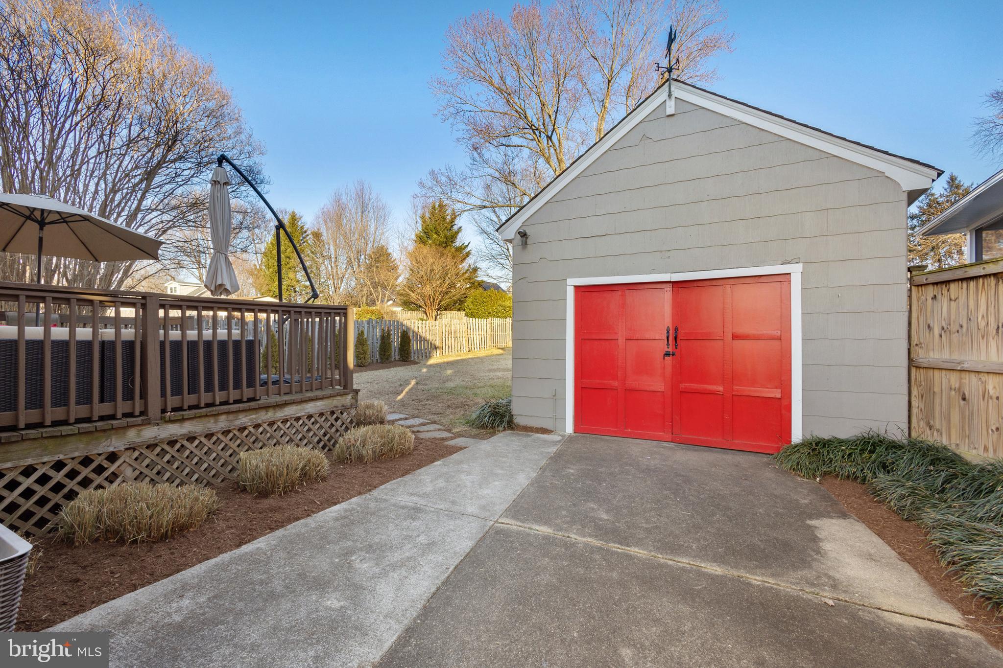 304 Locust Avenue Annapolis, MD 21401 - Photo 40 of 58 a view of a house with wooden fence