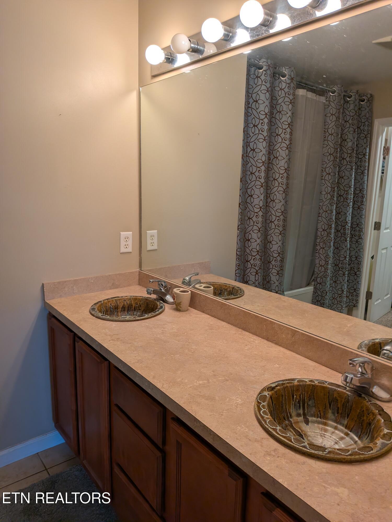 332 Meriwether Way Pigeon Forge, TN 37863 - Photo 18 of 32 PXL_20251218_151011163