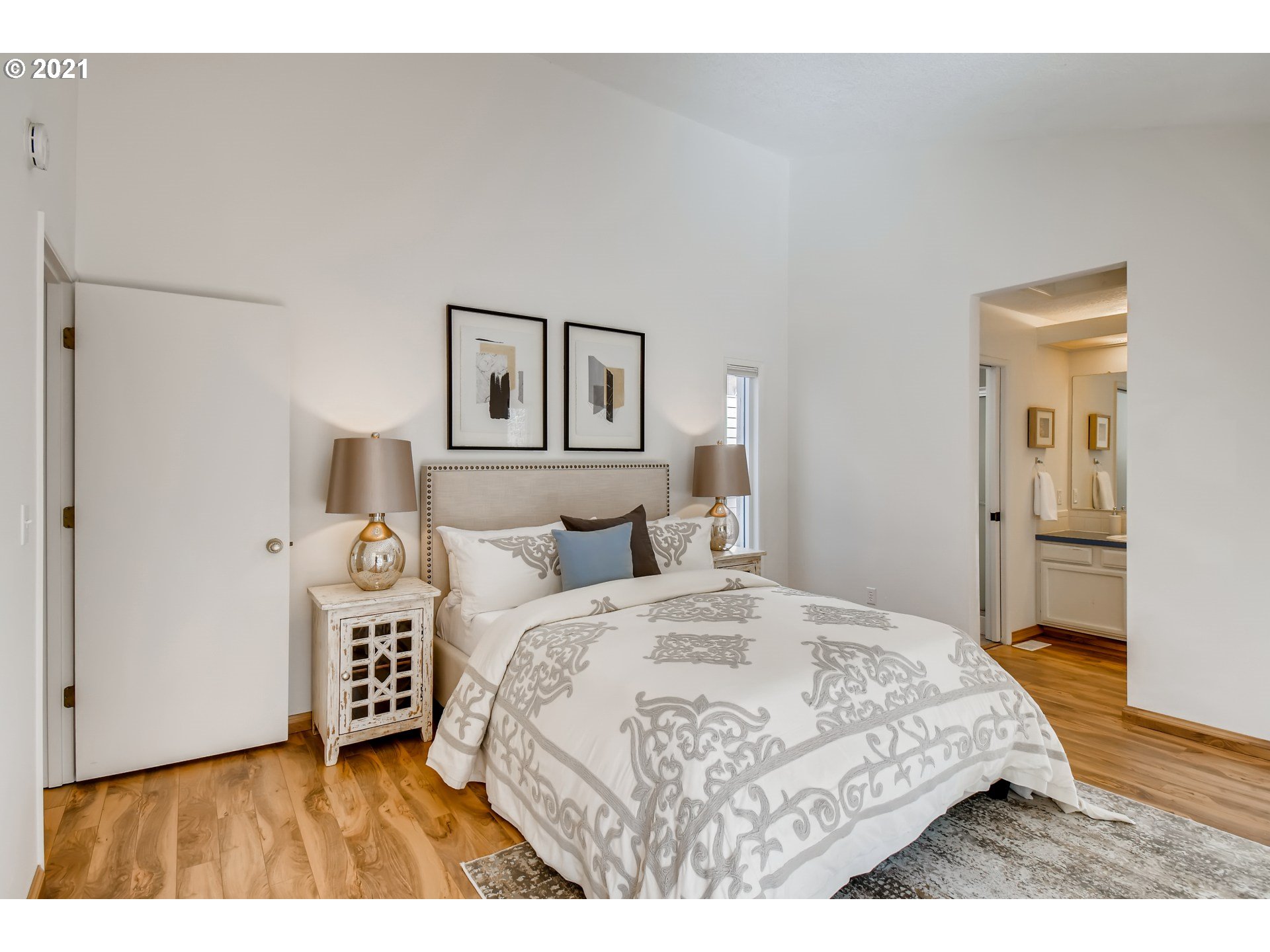 10026 Southwest Quail Post Road Portland, OR 97219 - Photo 11 of 21 Gallery Image 11