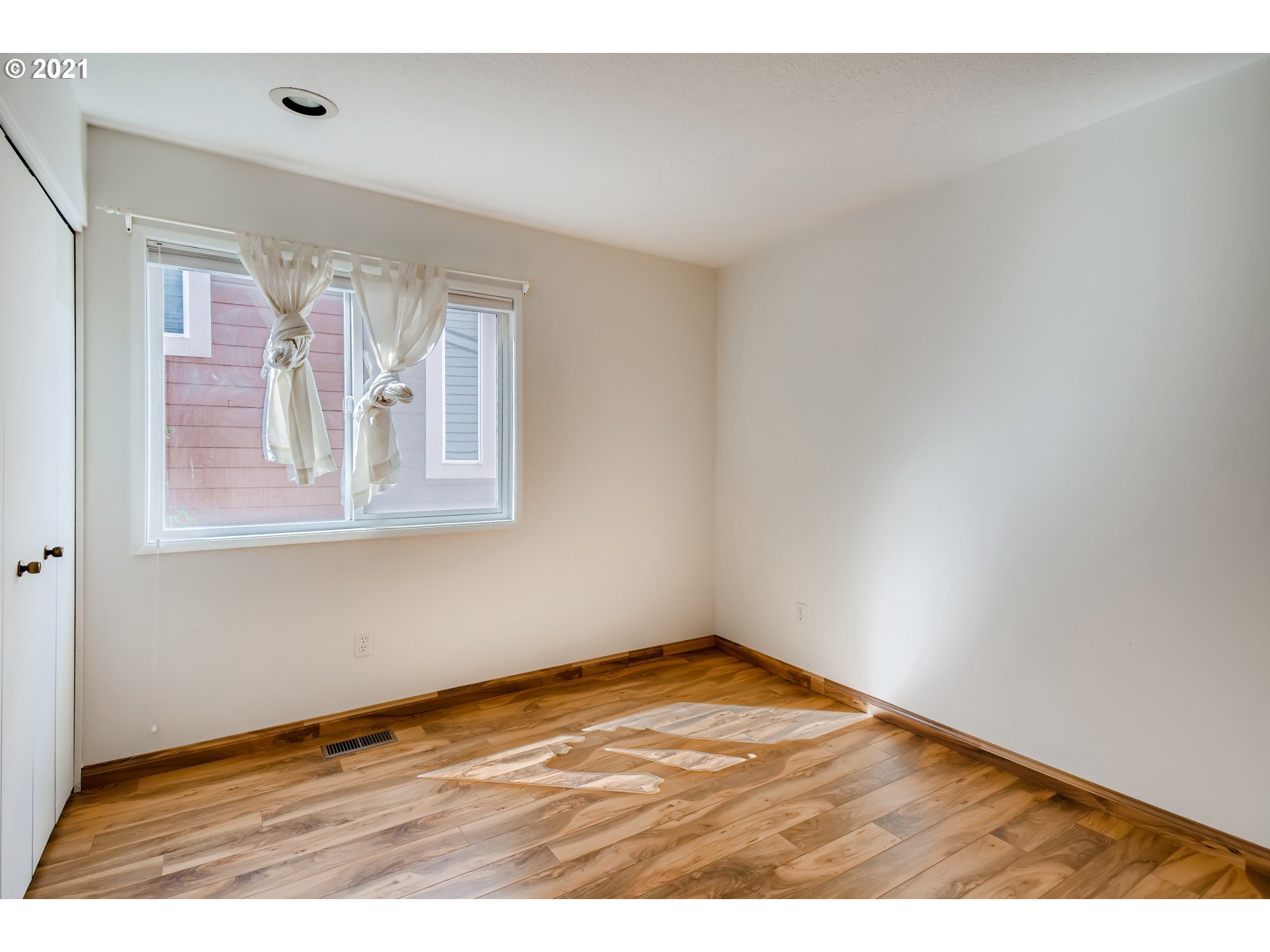 10026 Southwest Quail Post Road Portland, OR 97219 - Photo 14 of 21 Gallery Image 14