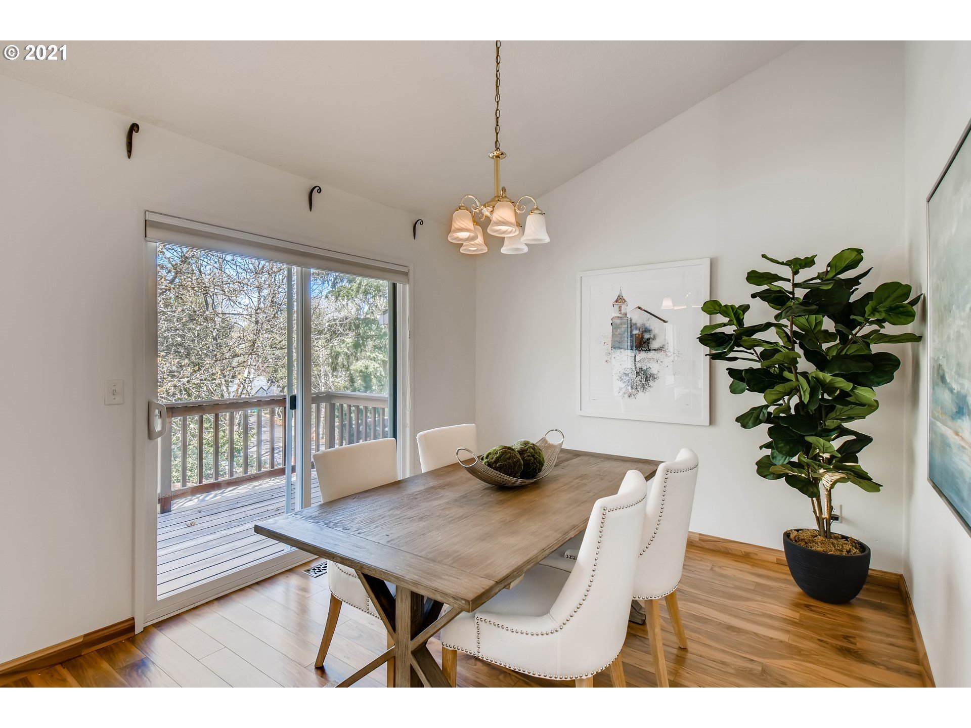 10026 Southwest Quail Post Road Portland, OR 97219 - Photo 5 of 21 Gallery Image 5