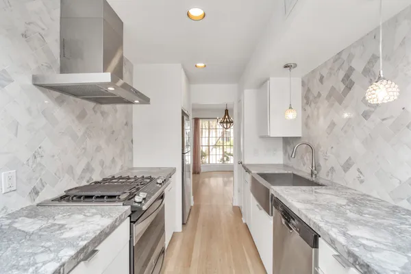 $2,750 | 3934 Roseland Street, Houston, TX 77006