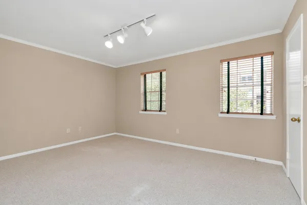 $2,750 | 3934 Roseland Street, Houston, TX 77006