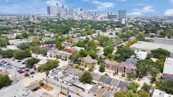 $2,750 | 3934 Roseland Street, Houston, TX 77006