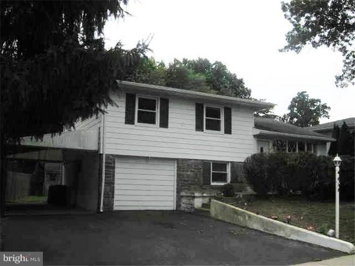 618 Wynnbrook Road Secane, PA 19018 - Photo 2 of 25