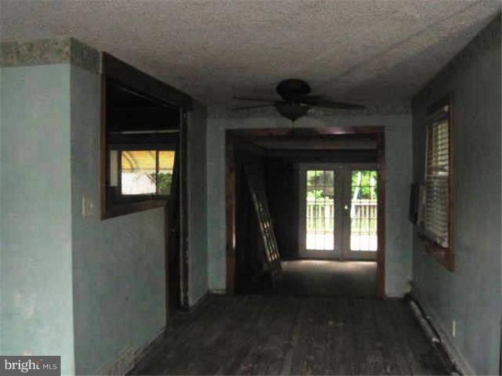 618 Wynnbrook Road Secane, PA 19018 - Photo 4 of 25