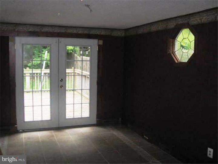 618 Wynnbrook Road Secane, PA 19018 - Photo 5 of 25