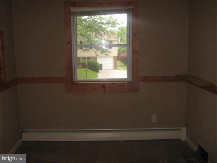 618 Wynnbrook Road Secane, PA 19018 - Photo 7 of 25