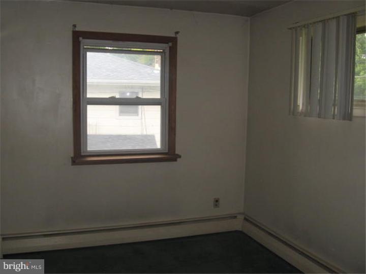 618 Wynnbrook Road Secane, PA 19018 - Photo 10 of 25