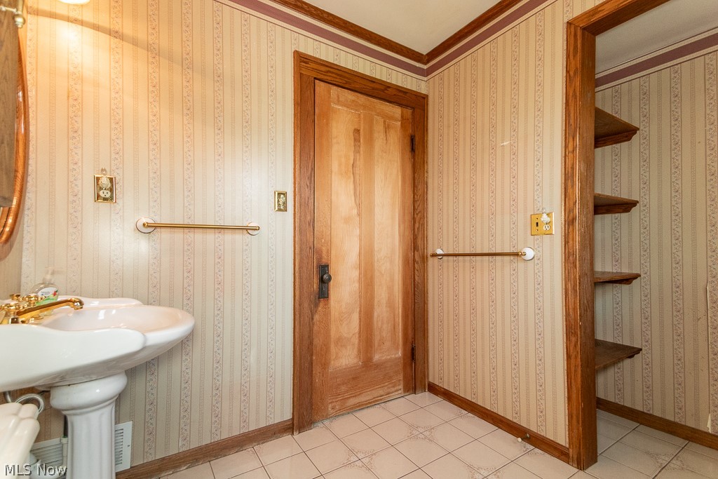 17709 Crestland Road Cleveland, OH 44119 - Photo 27 of 42 Plenty of Storage Opportunities, even in the bathroom!