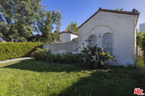 $1,795,000 | 424 North Edinburgh Avenue, Los Angeles, CA 90048