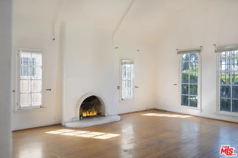 $1,795,000 | 424 North Edinburgh Avenue, Los Angeles, CA 90048