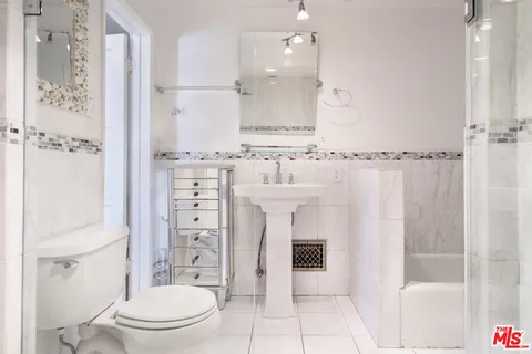 $1,795,000 | 424 North Edinburgh Avenue, Los Angeles, CA 90048