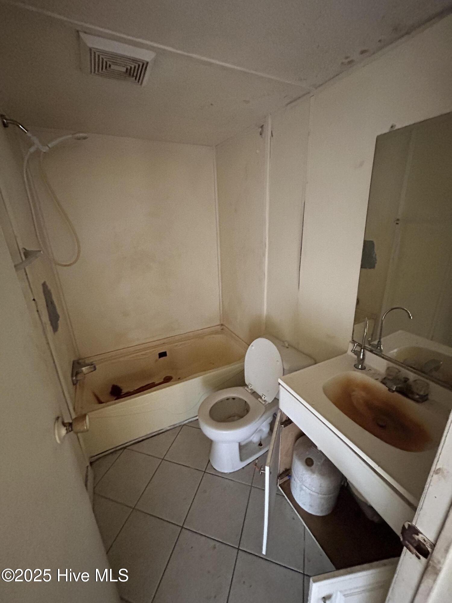 717 Carolina Inlet Acres Road Wilmington, NC 28412 - Photo 11 of 11 Bathroom 2