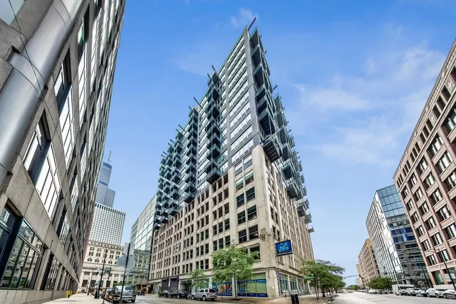 $425,000 | 565 West Quincy Street, Unit 517, Chicago, IL 60661