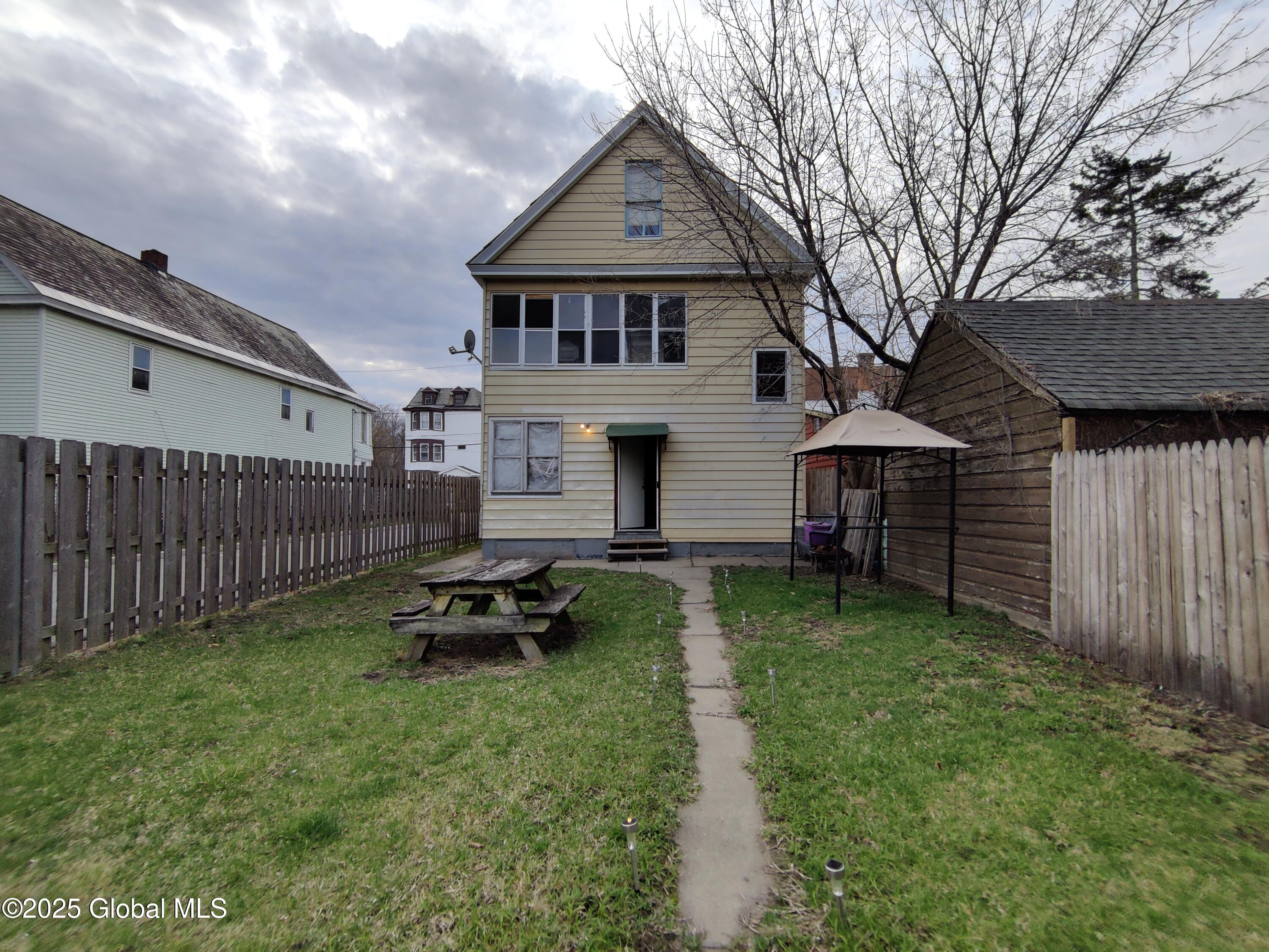 113 Degraff Street Schenectady, NY 12308 - Photo 5 of 39 IMG_20250414_180800