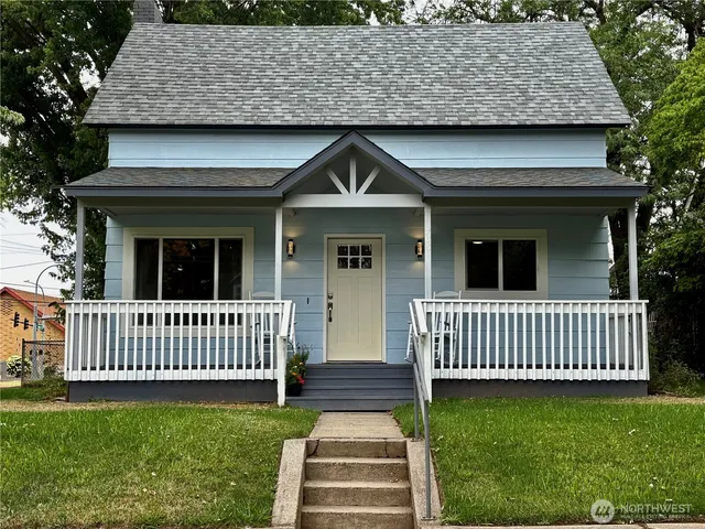 a view of a house with a yard and deck