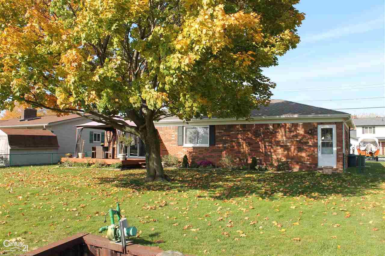 7235 Cardinal Road Algonac, MI 48001 - Photo 19 of 22 31306814-18.JPG