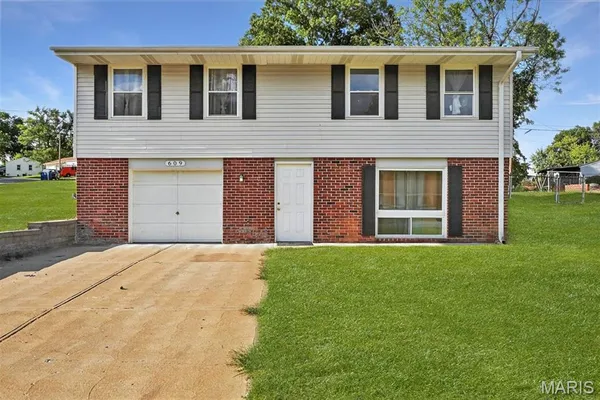 $299,900 | 609 Auber Drive, Manchester, MO 63011