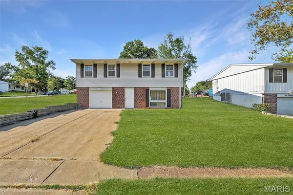 $299,900 | 609 Auber Drive, Manchester, MO 63011